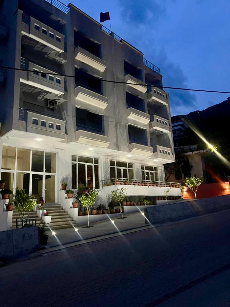 Residence David Vlore Bagian luar foto