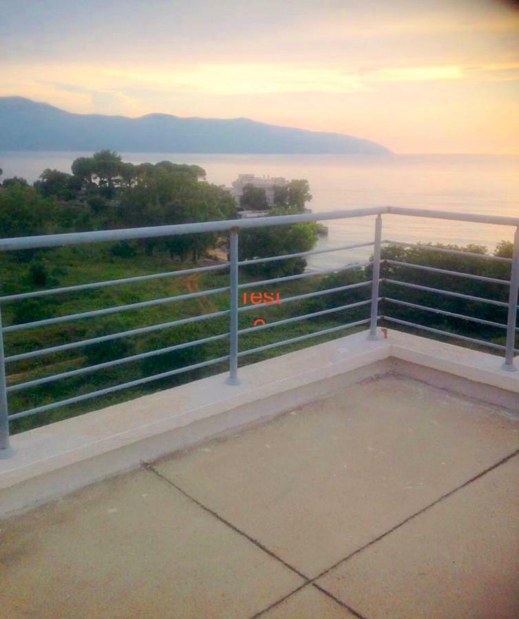 Residence David Vlore Bagian luar foto