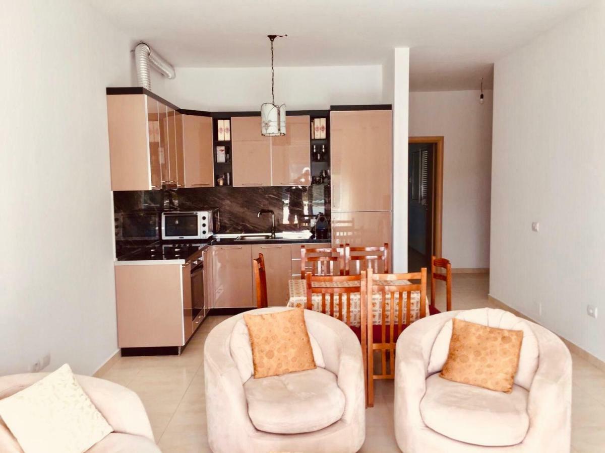 Residence David Vlore Bagian luar foto